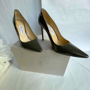 Jimmy Choo Taupe Gray Patent 4” Heel Pump. Size 39.5 NWOT
